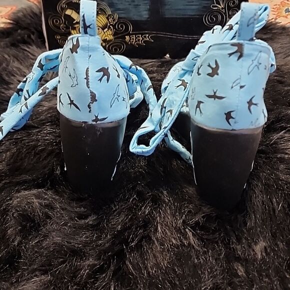 NIB Too Faces Blue Swallows  Ankle Tie Wedges Size 7 - Picture 2 of 6